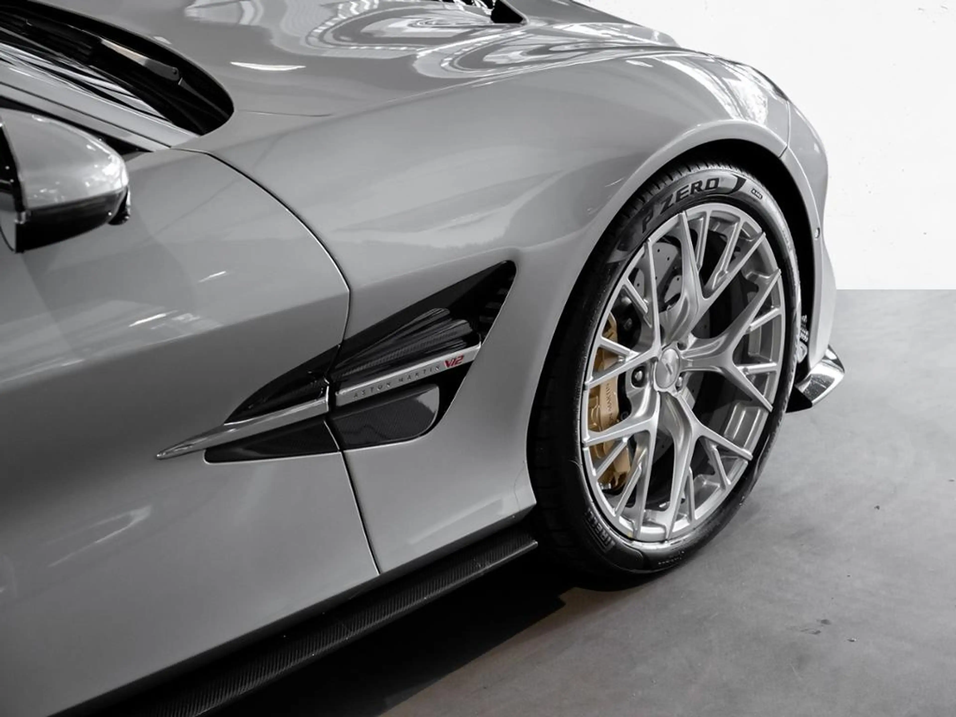 Aston Martin Vanquish Coupe Aston Martin Hamburg — photo 10