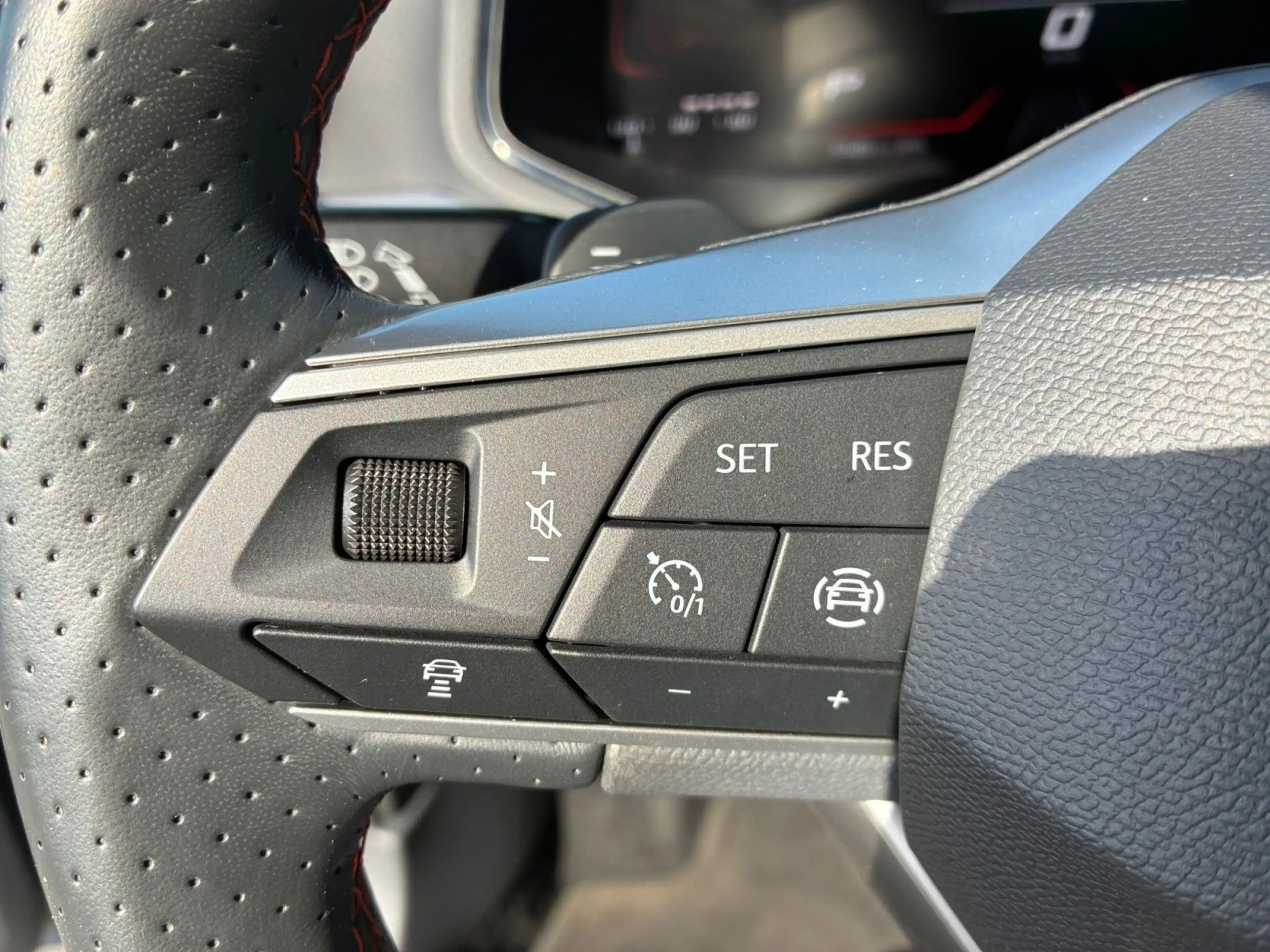 SEAT Ibiza FR 1.0 TSI DSG Full Link ACC SHZG Parkpilo — photo 18