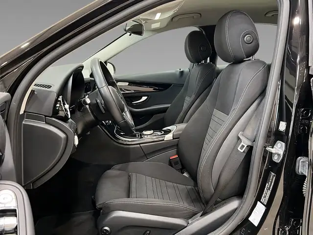 Mercedes-Benz 300 view 9