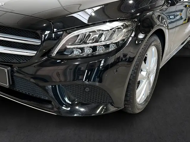 Mercedes-Benz 300 view 3