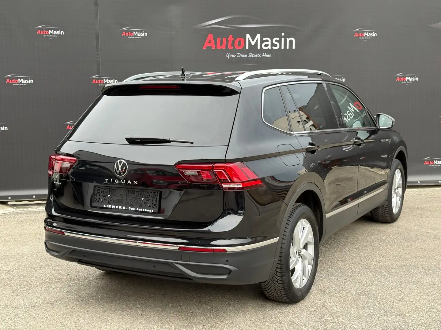 Volkswagen Tiguan Allspace Life // 7-Sitzer // WERKSGARANTIE bis 09/2026 // Noir - 2