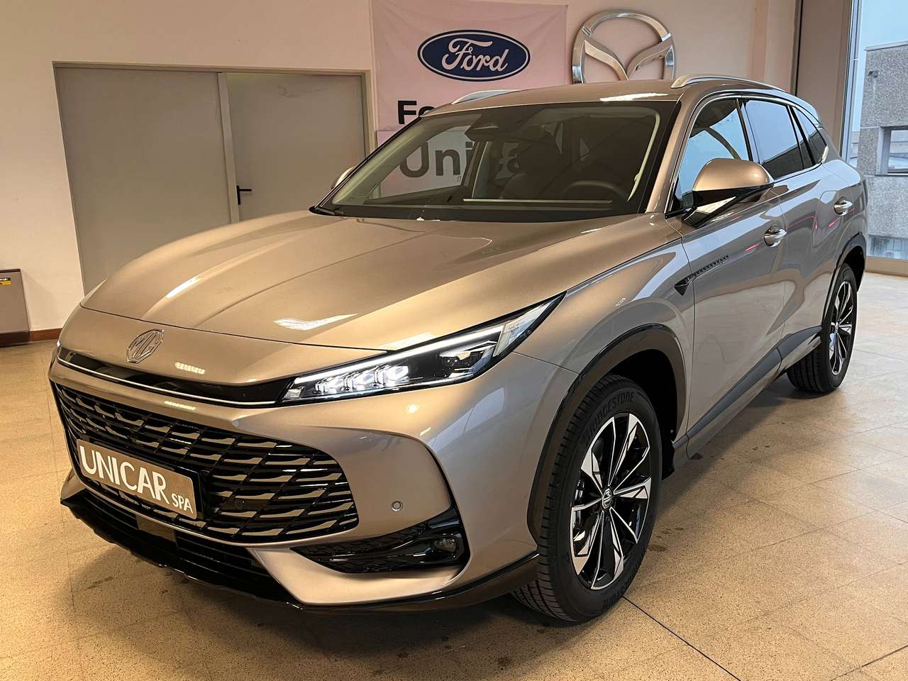 MG HS 1.5 IBRIDA 224cv LUXURY AUTOMATICO NUOVA