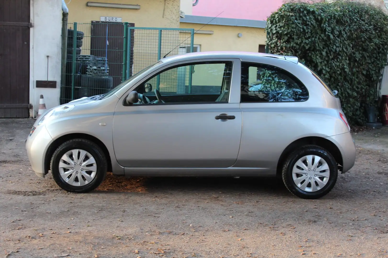 Nissan Micra *TÜV 06/2027*76 TKM* Grau - 2