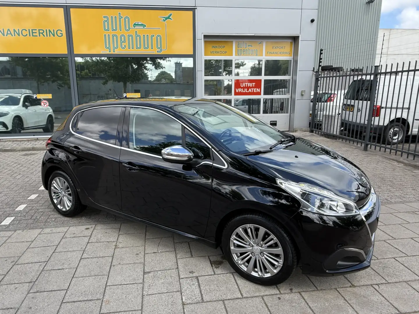 Peugeot 208 1.2 PureTech GT-line * Automaat * 88.925 Km * Navi Zwart - 2
