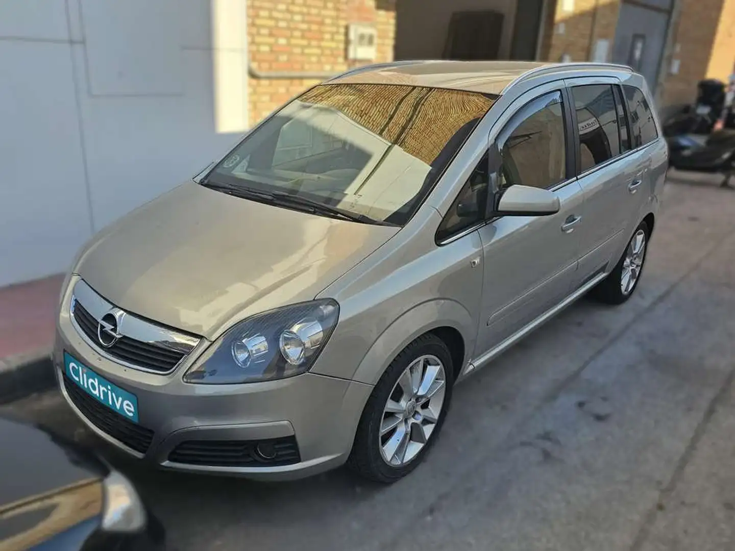 Opel Zafira 1.9CDTi Cosmo 150 Aut. Beige - 2
