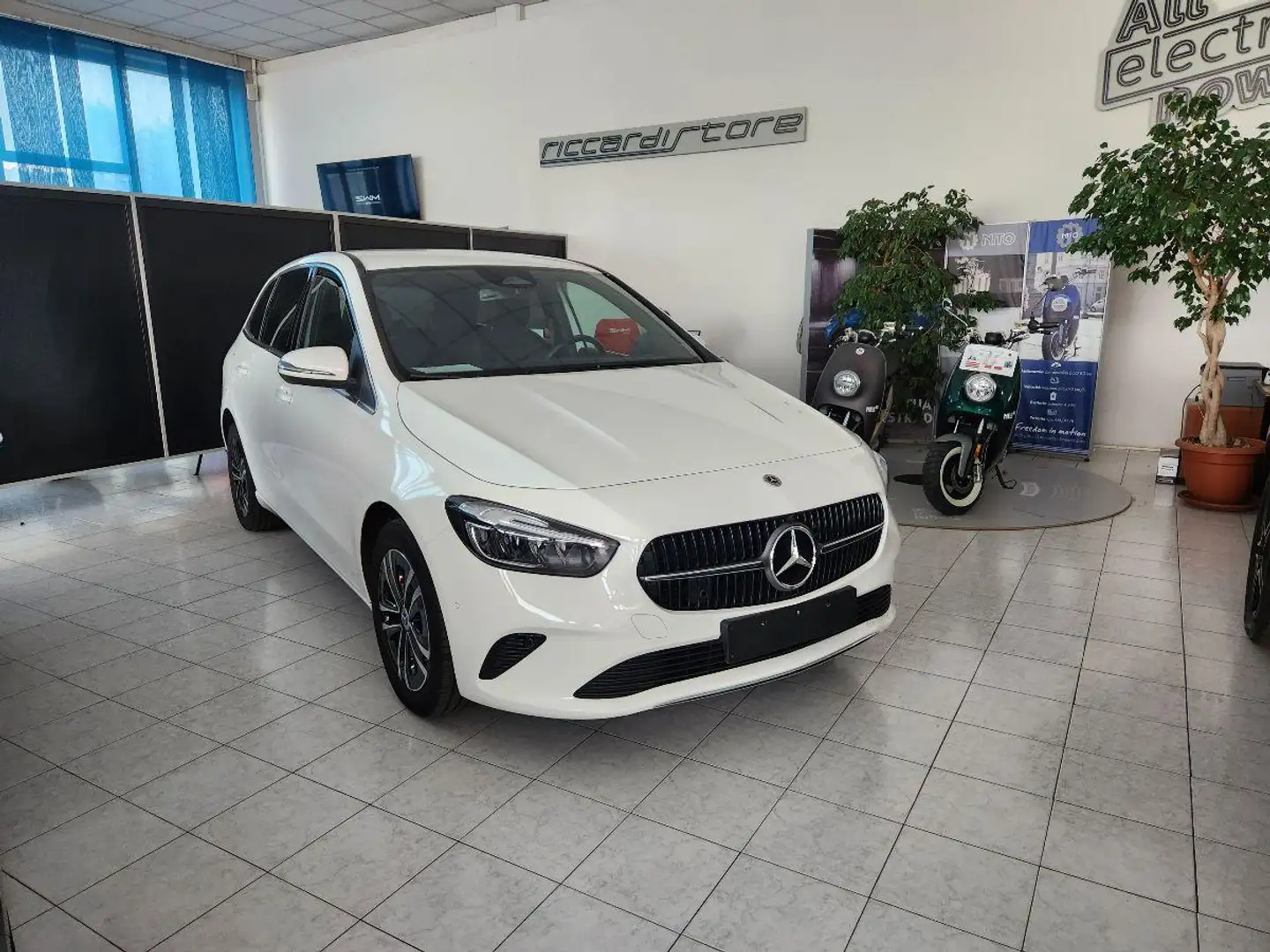 Mercedes-Benz B 250 Automatic EQ-Power Sport Plus Beyaz - 1