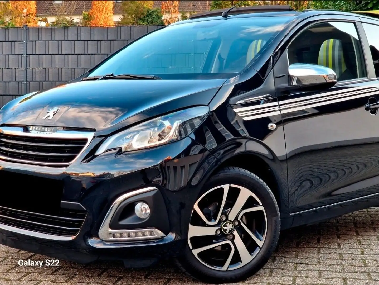 Peugeot 108 TOP Collection Apple CarPlay Klima SH Noir - 2