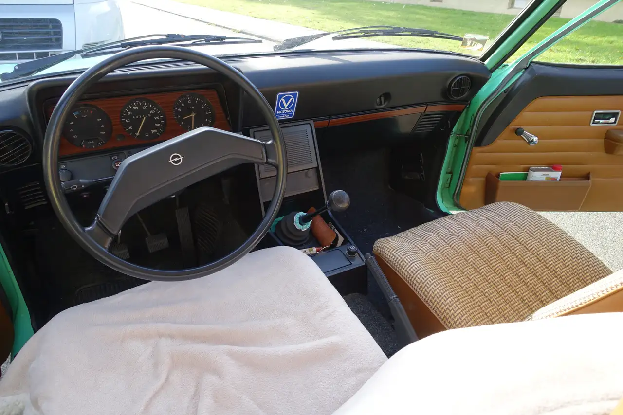 Opel Rekord D, foto 12