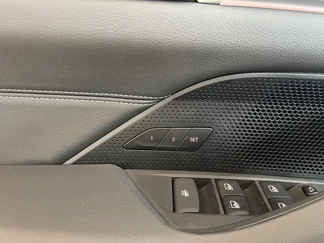 BMW 4 Series view 14
