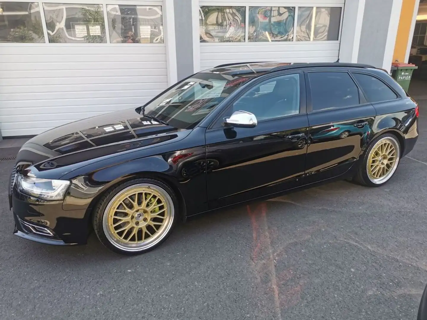 Audi A4 Kombi mit 20 Zoll Alu- Felgen 245 30 20 Sport Schwarz - 2