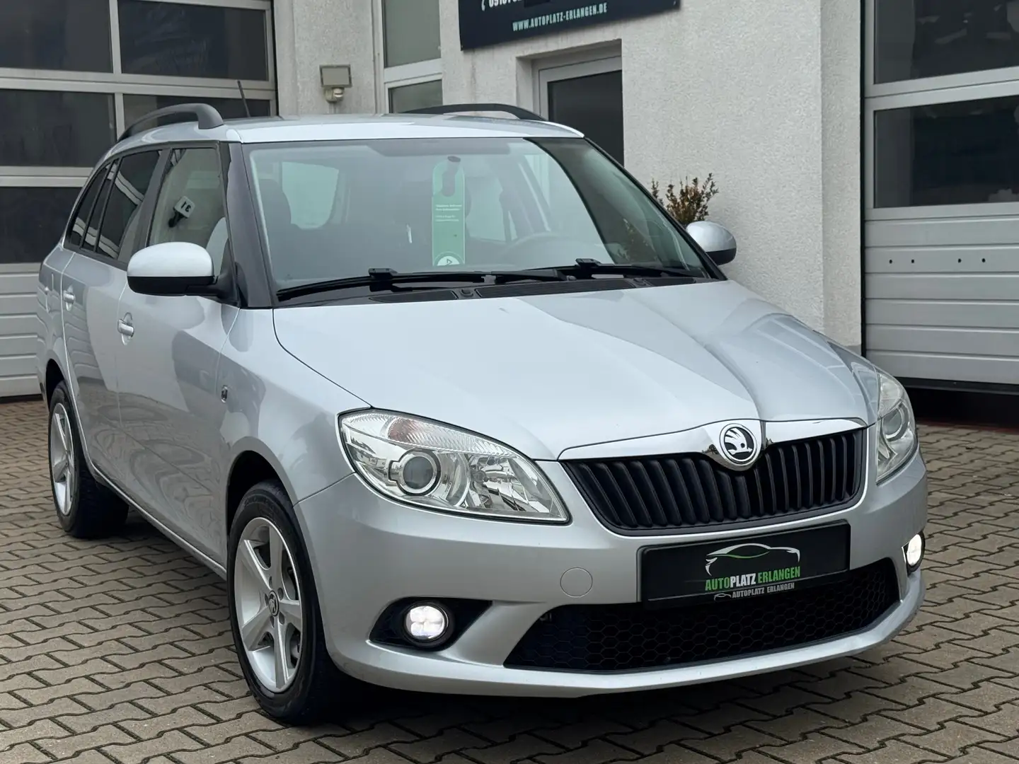 Skoda Fabia Ambition 1.6TDI *NAVI*SHZ*PDC* Grau - 2