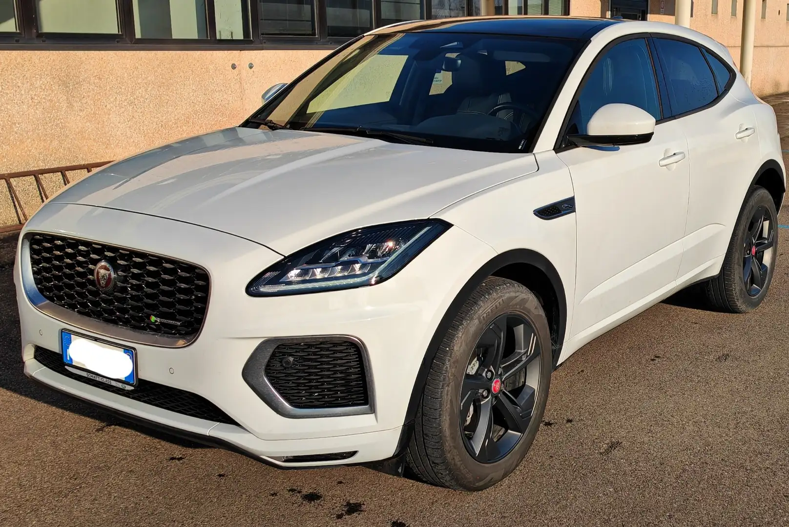 Jaguar E-Pace R-DYNAMAICS-P160 FWD AUTO MHEV - 1