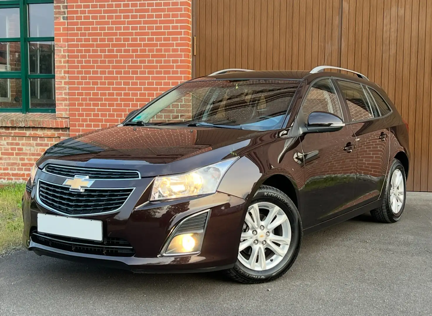 Chevrolet Cruze Station Wagon 1.6 Klima PDC AHK TÜV neu Allwetter Hnědá - 1
