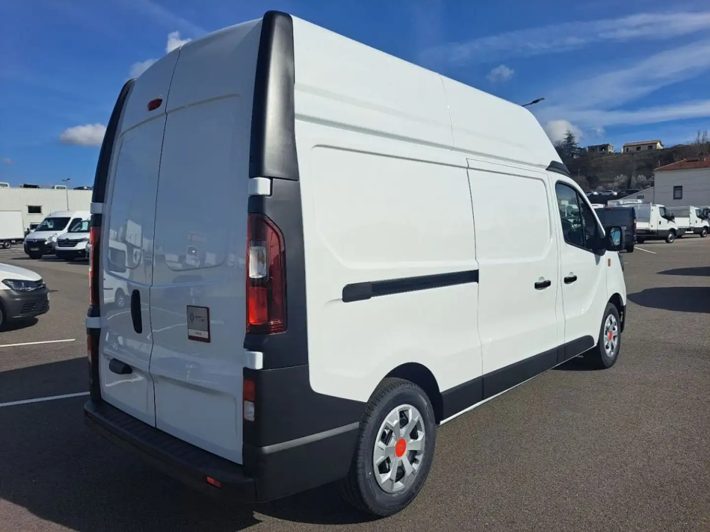 Renault Trafic FOURGON L2H2 3T BLUE DCI 150 GSR2 RED EDITION PLUS Blanc - 2