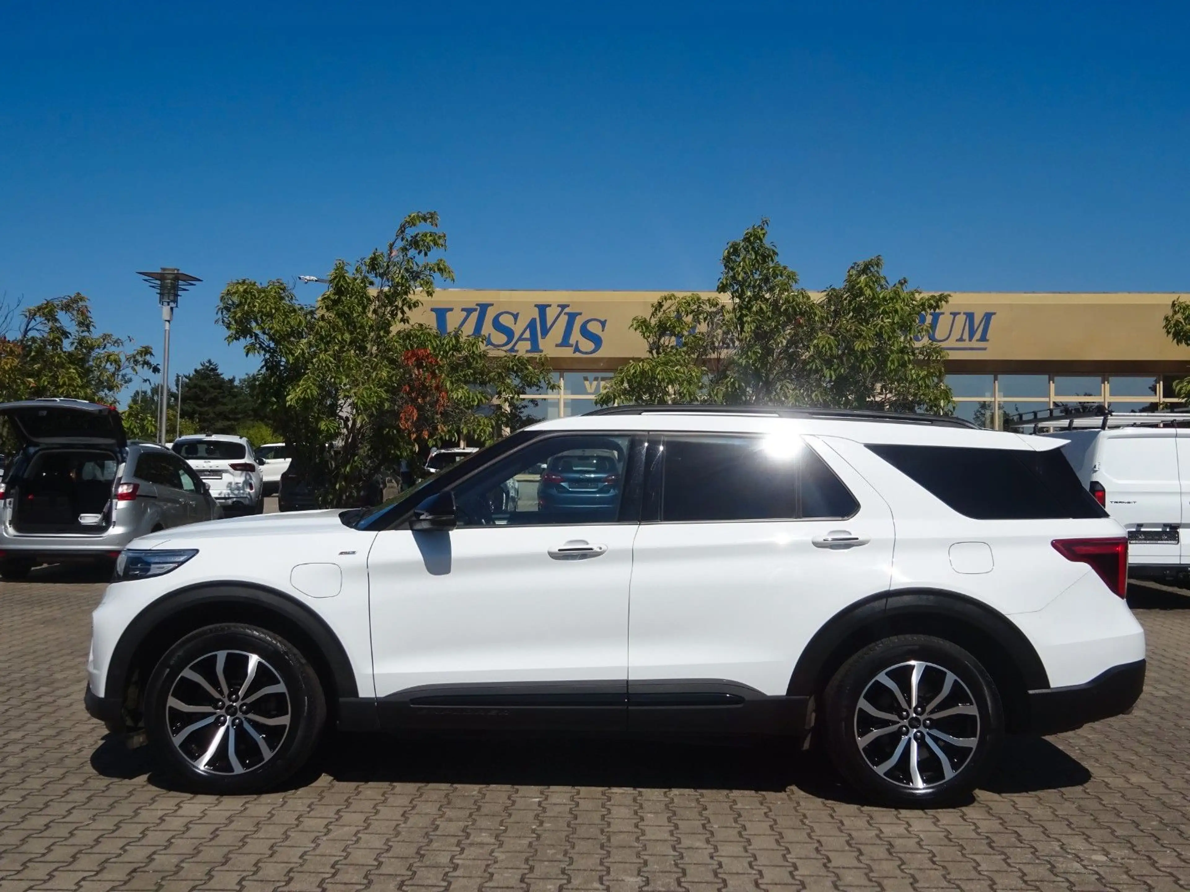 Ford Explorer 457PS Autm. ST-Line PHEV 4x4 Pano — photo 3