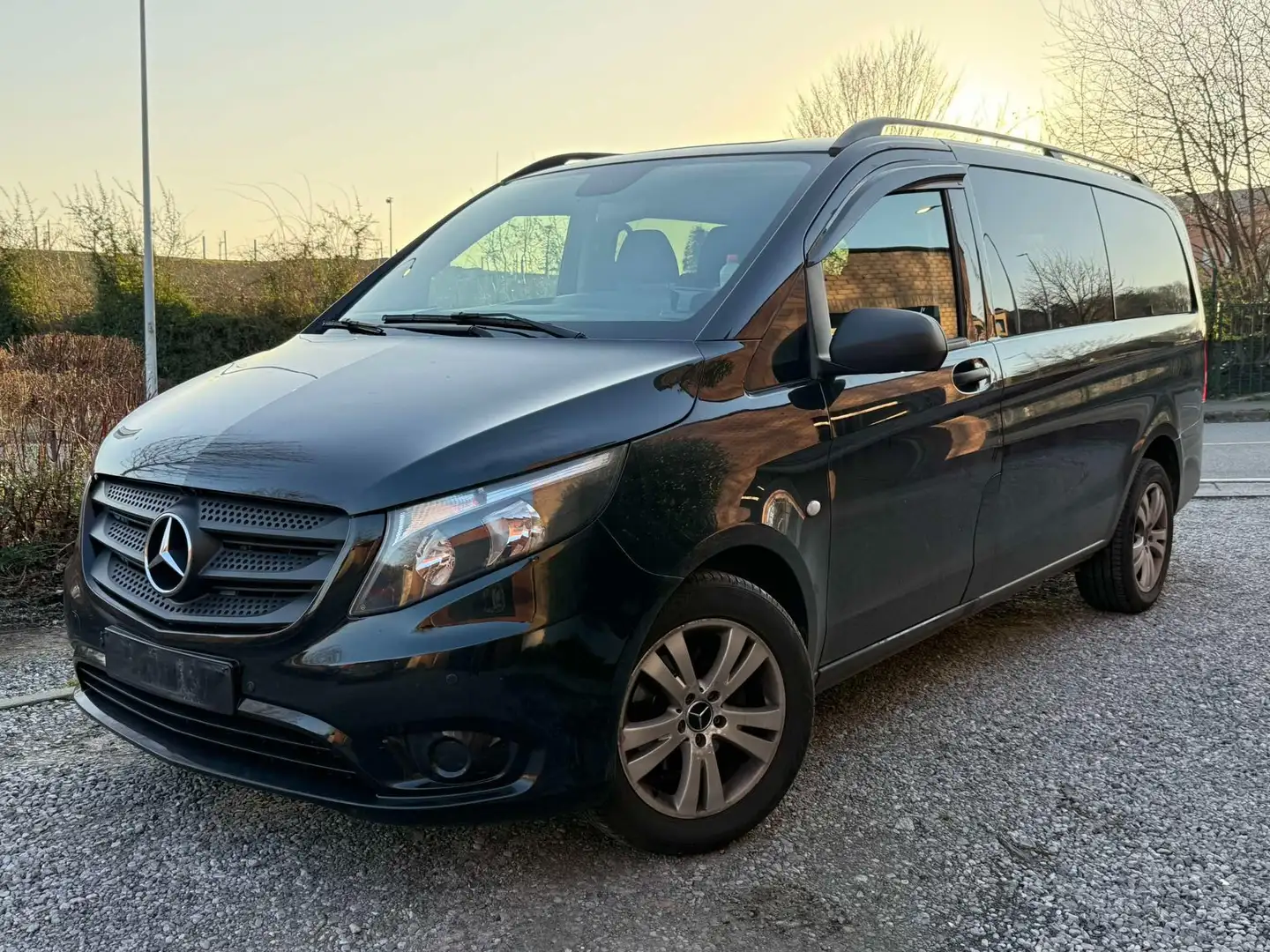 Mercedes-Benz Vito 2.2 TOURER 114CDI 9places/BTE AUTO/CAMERA/NAVI Noir - 1