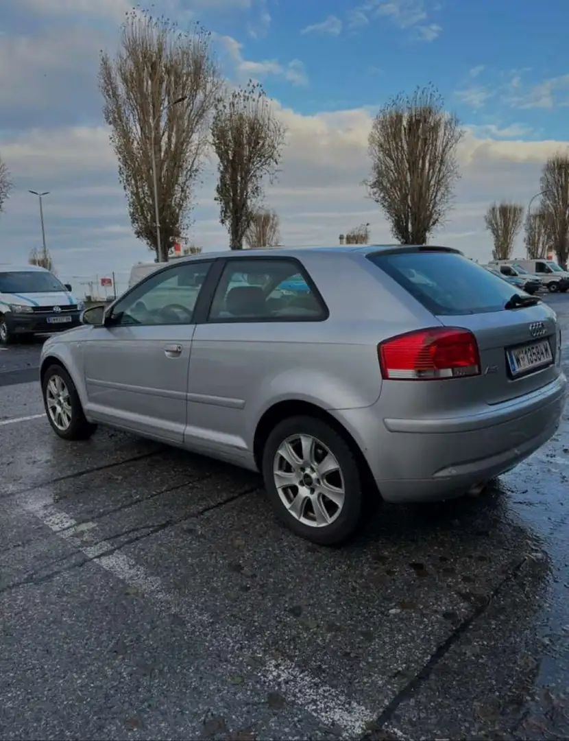 Audi A3 1,6 Ambiente Silber - 2