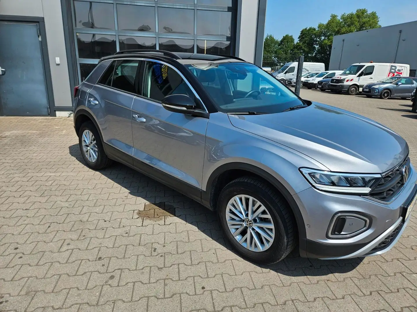 Volkswagen T-Roc Life LED ACC Navi App Plateado - 1