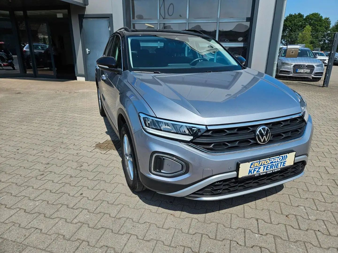 Volkswagen T-Roc Life LED ACC Navi App Plateado - 2