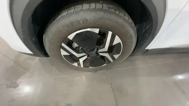 Peugeot 2008 view 9