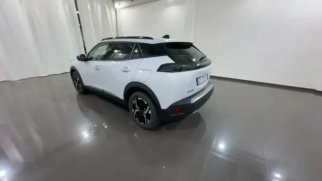 Peugeot 2008 view 3