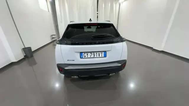 Peugeot 2008 view 5