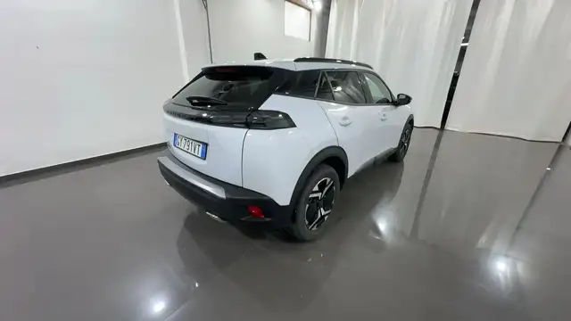 Peugeot 2008 view 4