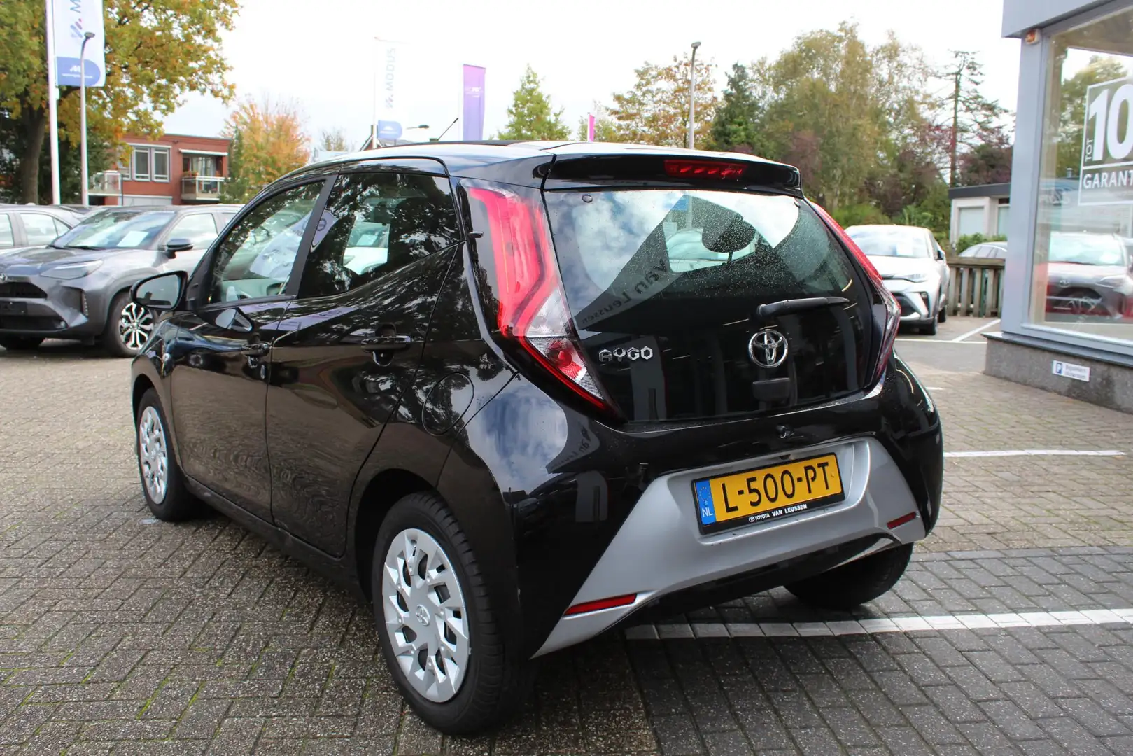 Toyota Aygo X X-PLAY CABRIO CAMERA AIRCO APPLE/ANDROID START/STO Zwart - 2