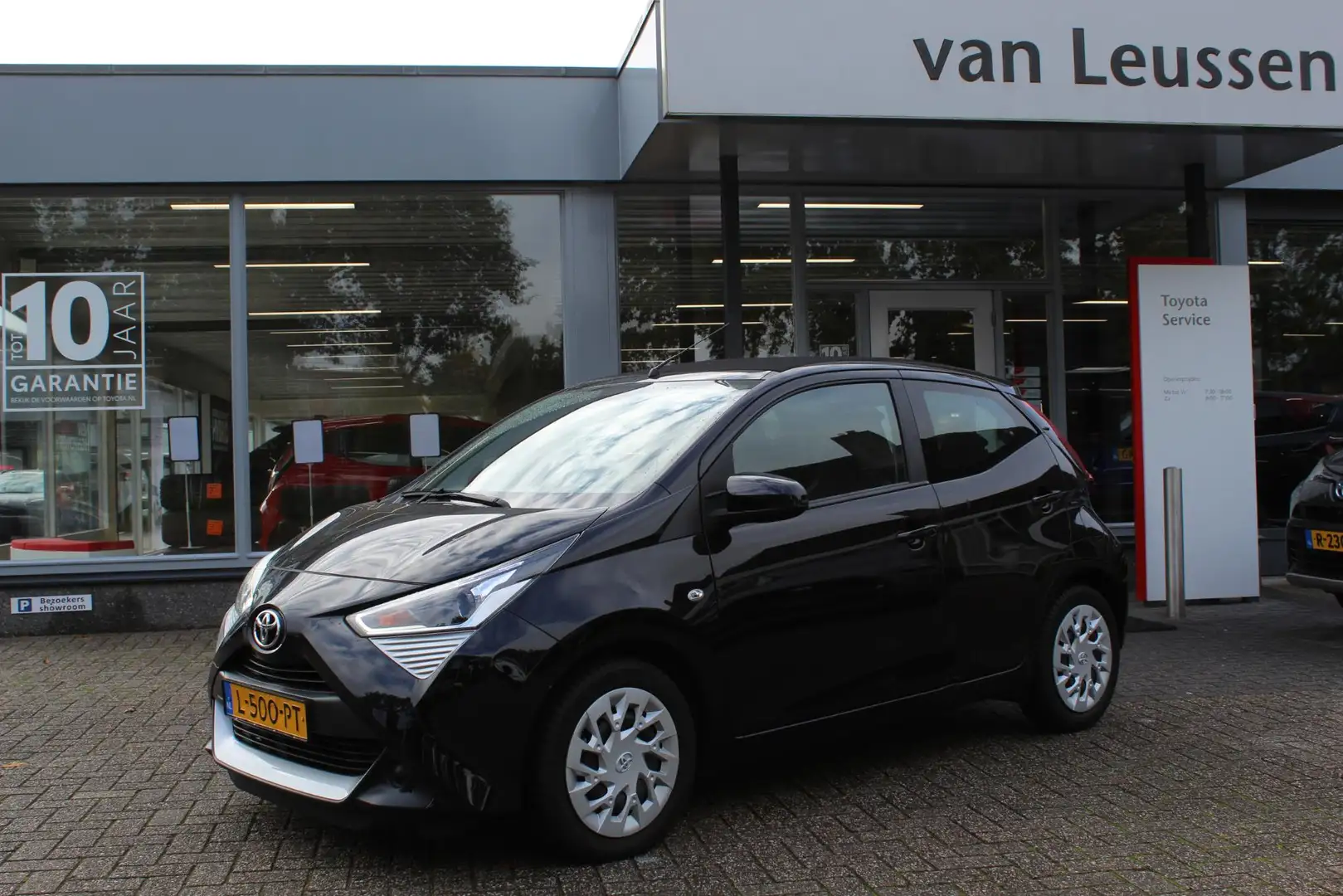 Toyota Aygo X X-PLAY CABRIO CAMERA AIRCO APPLE/ANDROID START/STO Zwart - 1