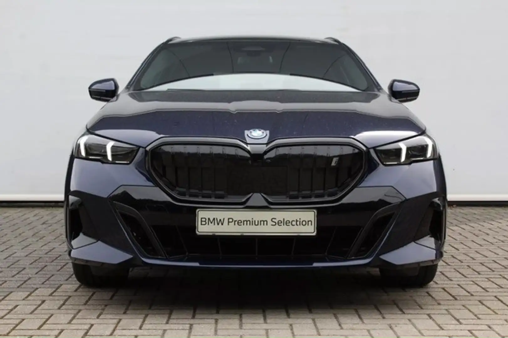 BMW i5 eDrive40 M Sport / Panoramadak / Trekhaak / Parkin Blauw - 2
