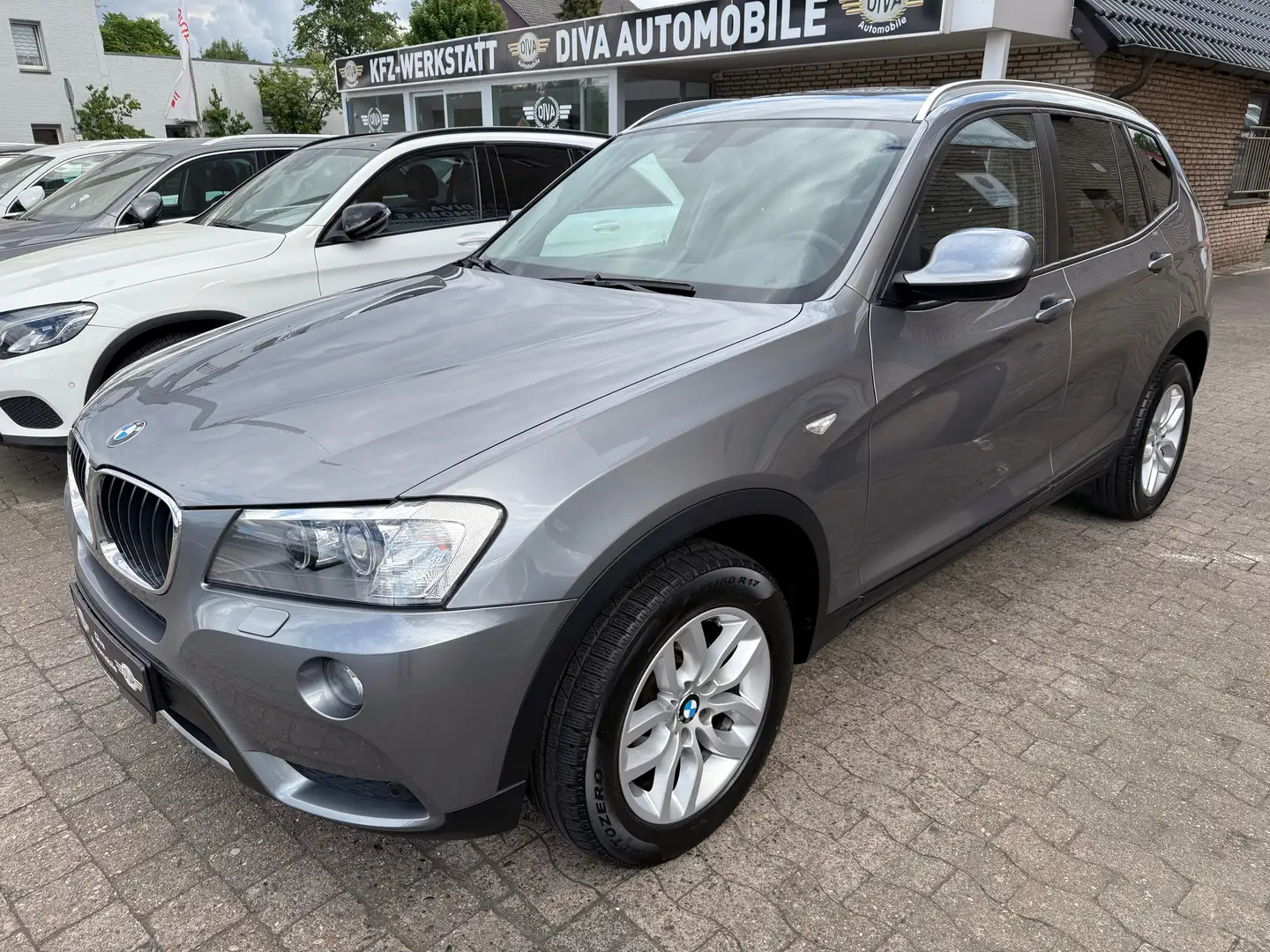 BMW X3 xDrive 20 d Automatik Grau - 1