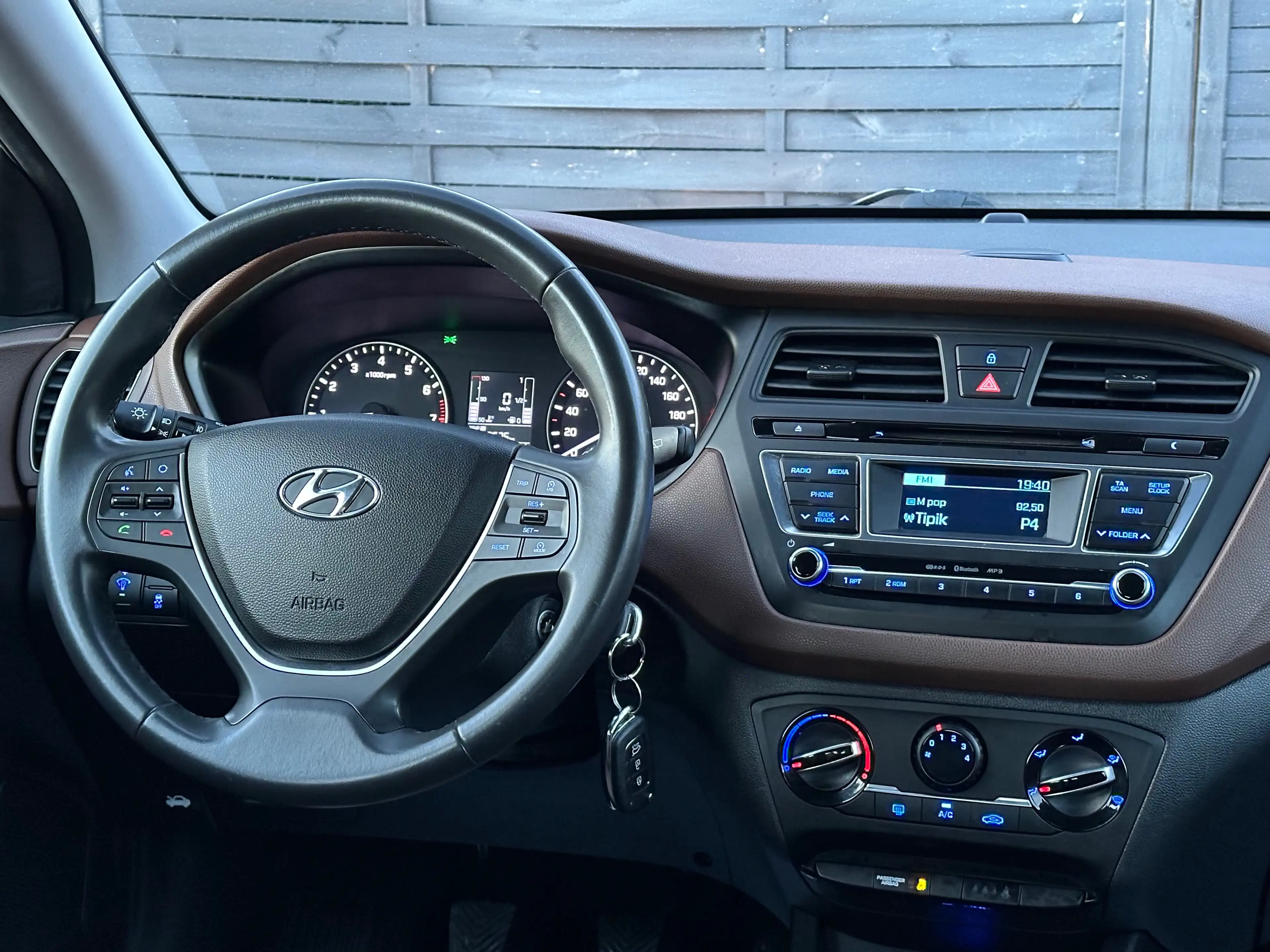 Hyundai i20 i20 1.0 T-GDi Twist Special Edition Play — photo 9