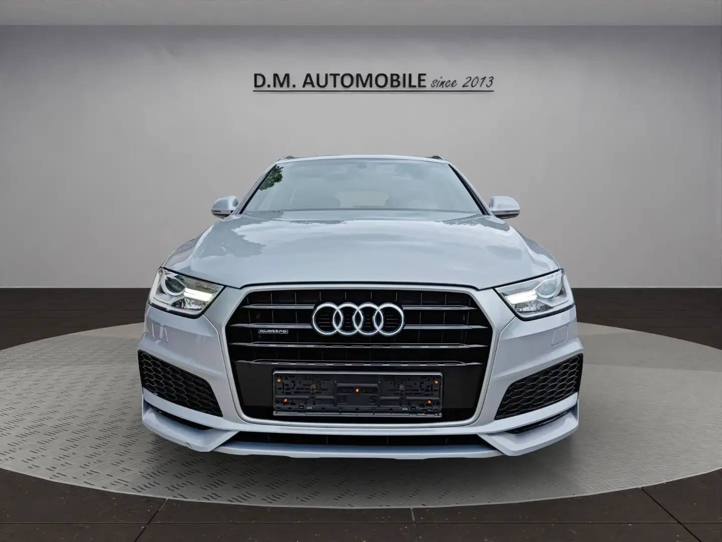 Audi Q3 sport 2,0 TDI quattro S-Line Navi Xenon Pano Silber - 2