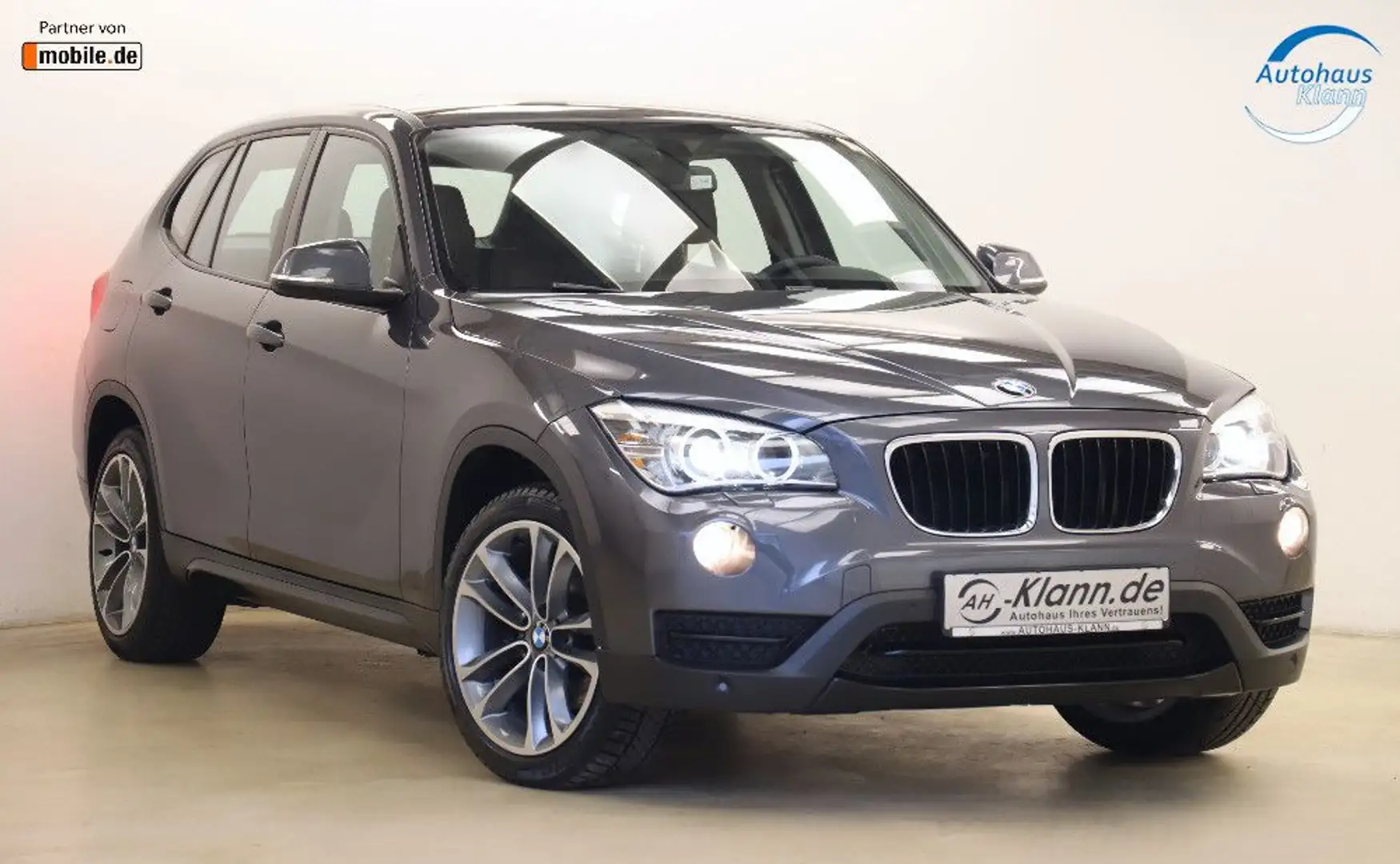 BMW X1 20i 184PS Automatik xDrive Sport Line Navi Grau - 1