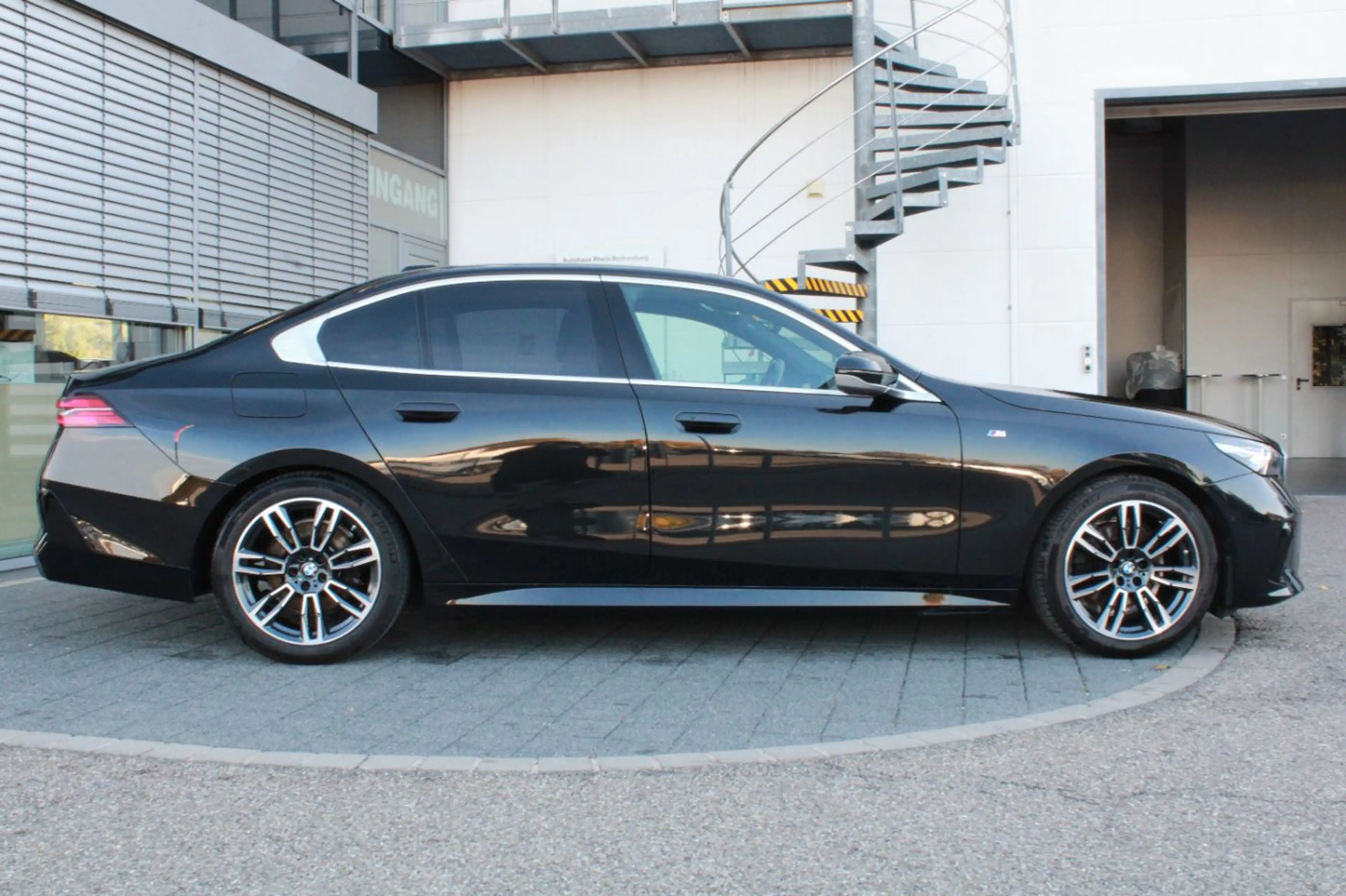 BMW 520 d Limo M Sport Navi AdLED Komfortsitze DAP — photo 4