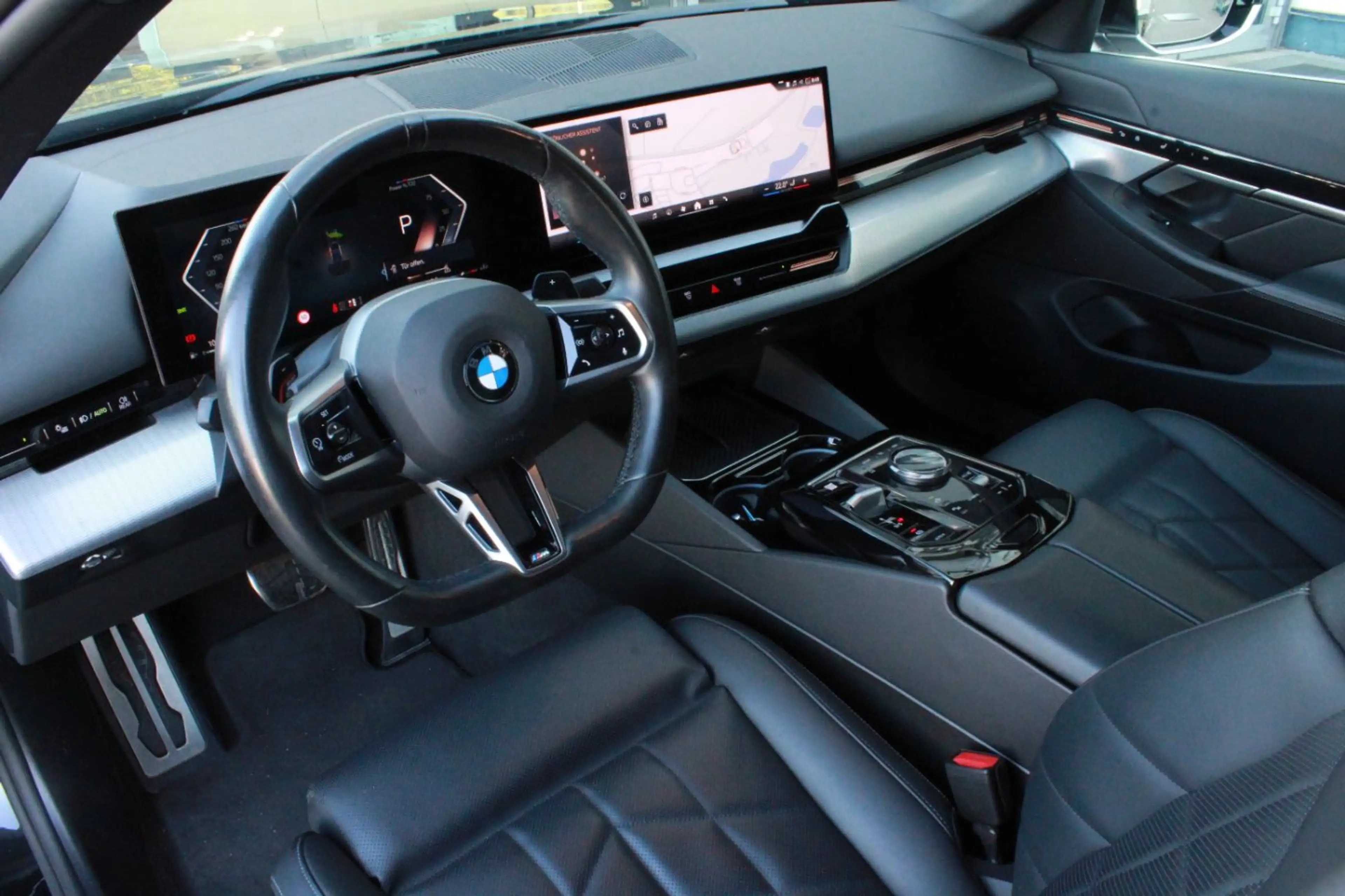 BMW 520 d Limo M Sport Navi AdLED Komfortsitze DAP — photo 10