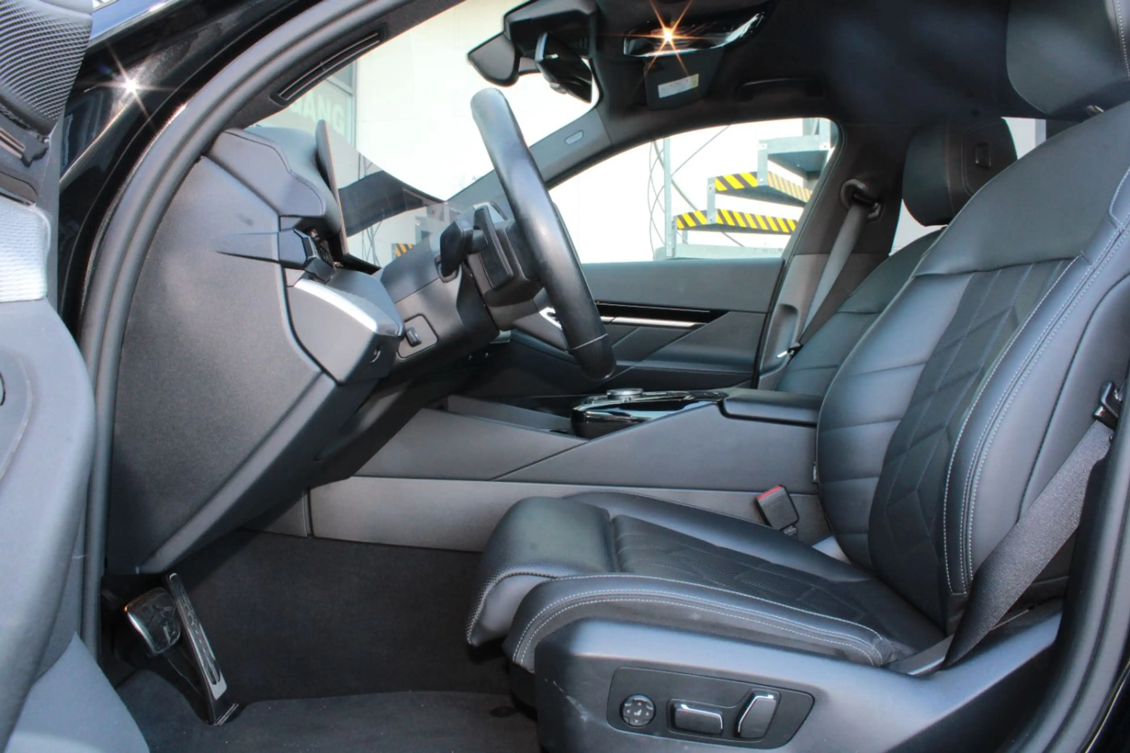 BMW 520 d Limo M Sport Navi AdLED Komfortsitze DAP — photo 8