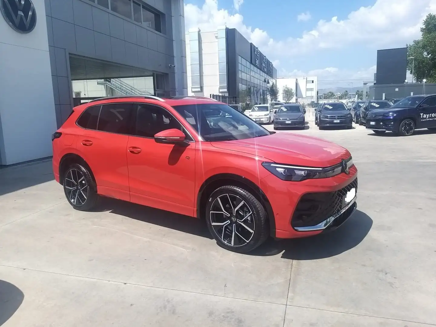 Volkswagen Tiguan Tiguan III 2024 2.0 tdi R-Line Plus 150cv dsg Roşu - 1