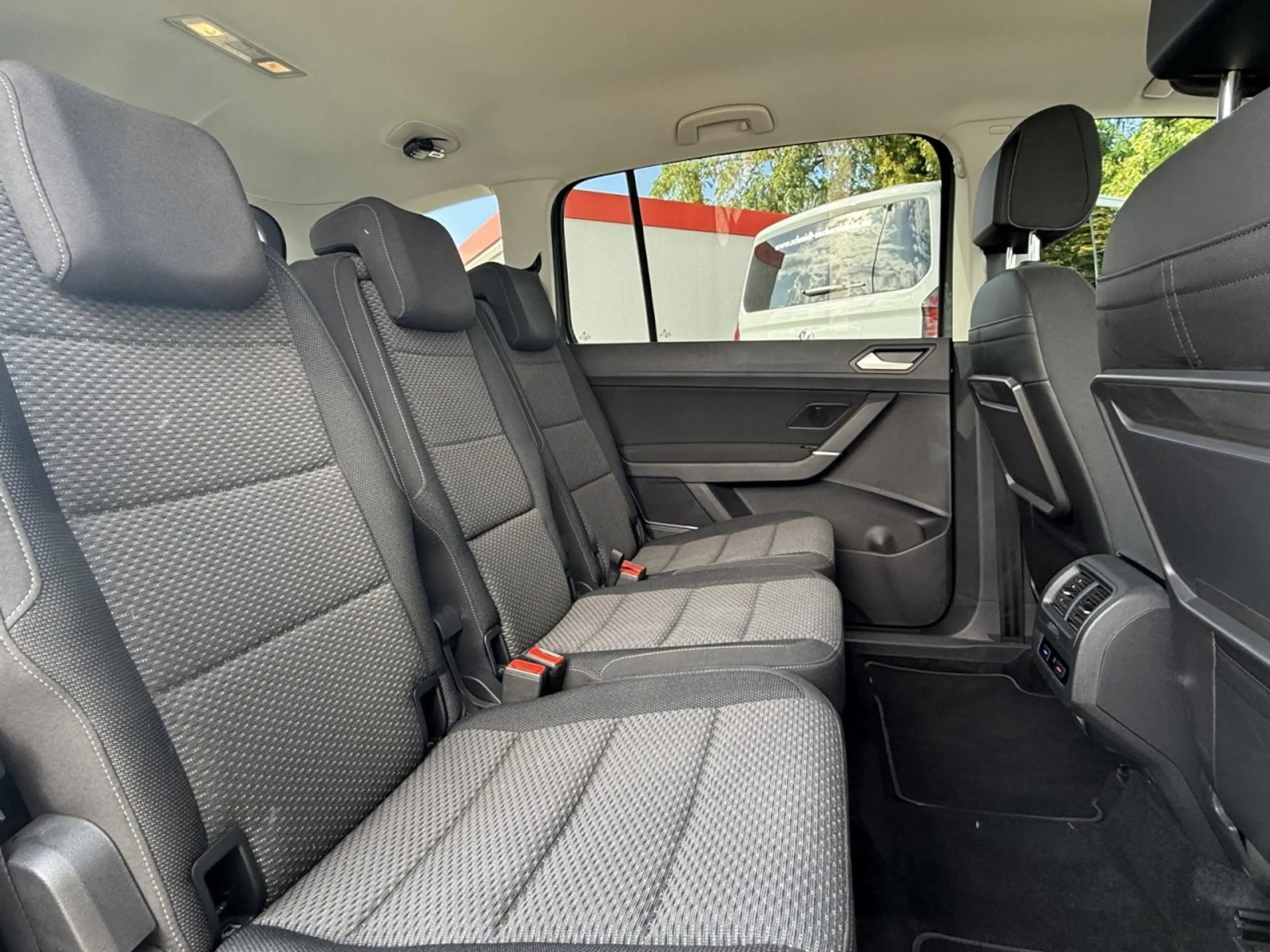Volkswagen Touran Comfortline 1.5 TSI DSG AHK, APP, LED,ACC Klima — photo 15