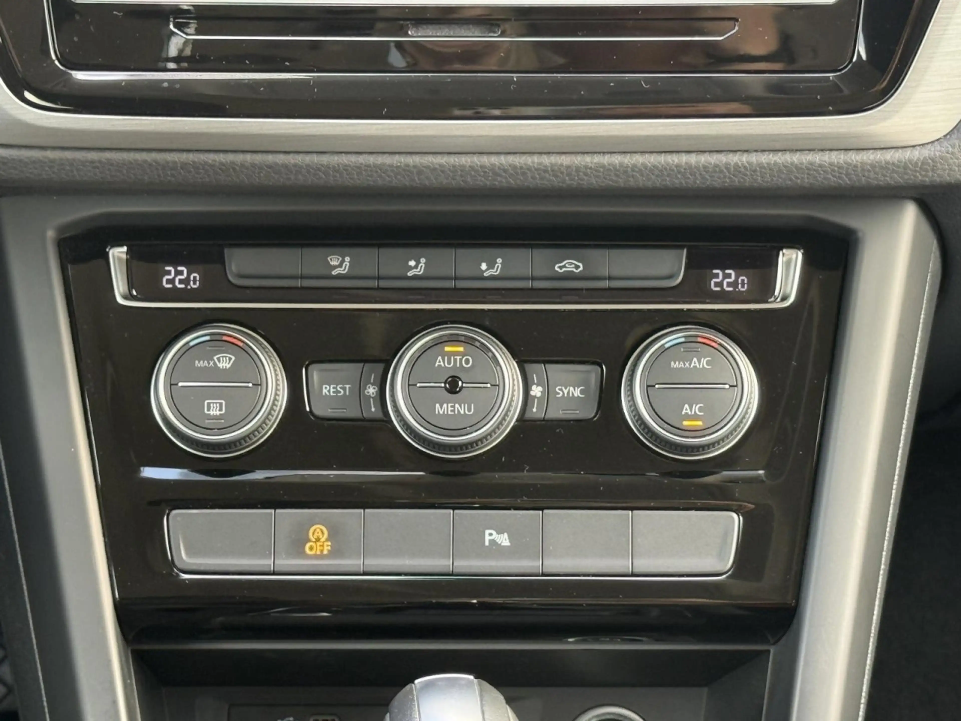 Volkswagen Touran Comfortline 1.5 TSI DSG AHK, APP, LED,ACC Klima — photo 12