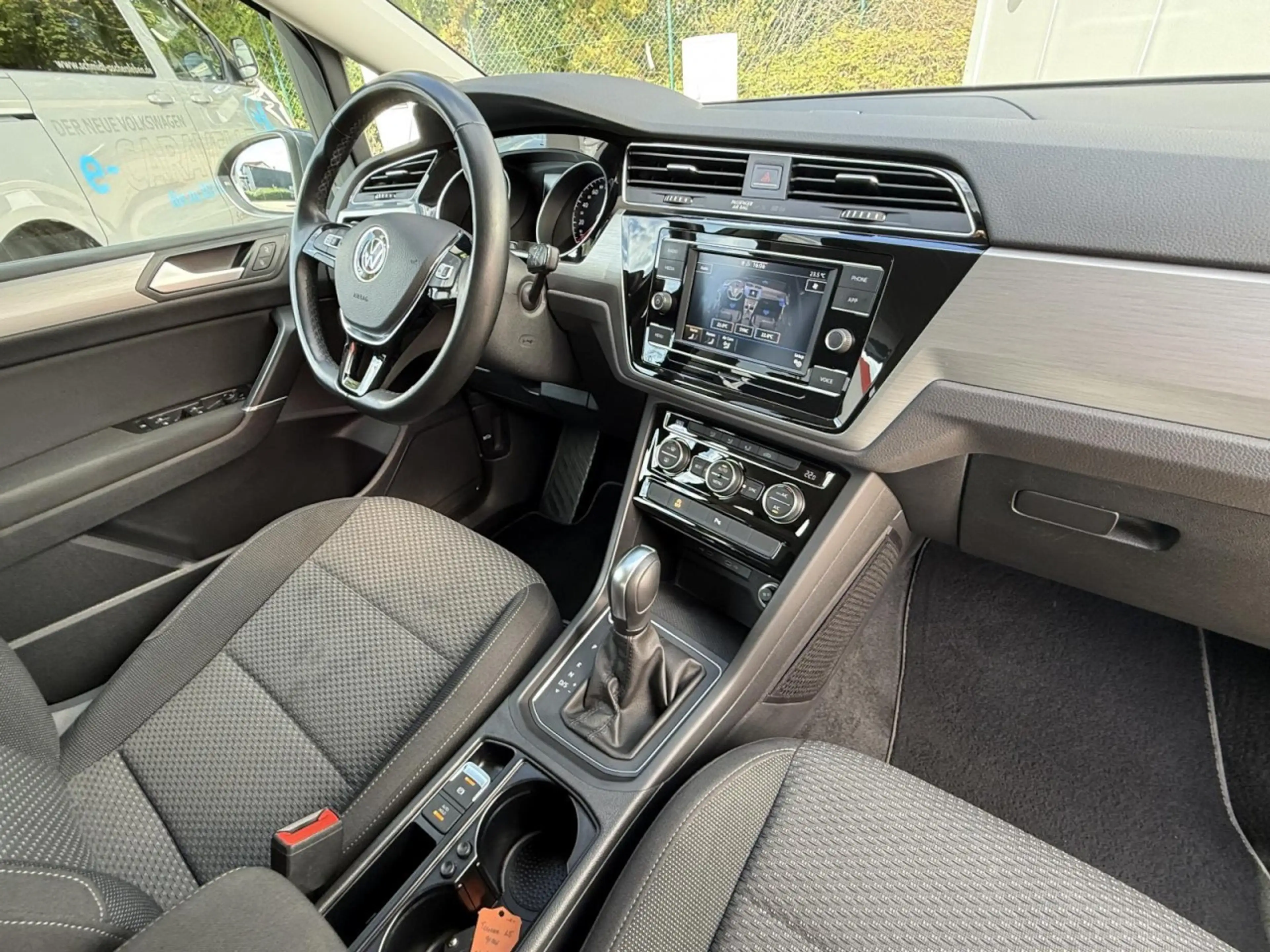 Volkswagen Touran Comfortline 1.5 TSI DSG AHK, APP, LED,ACC Klima — photo 9