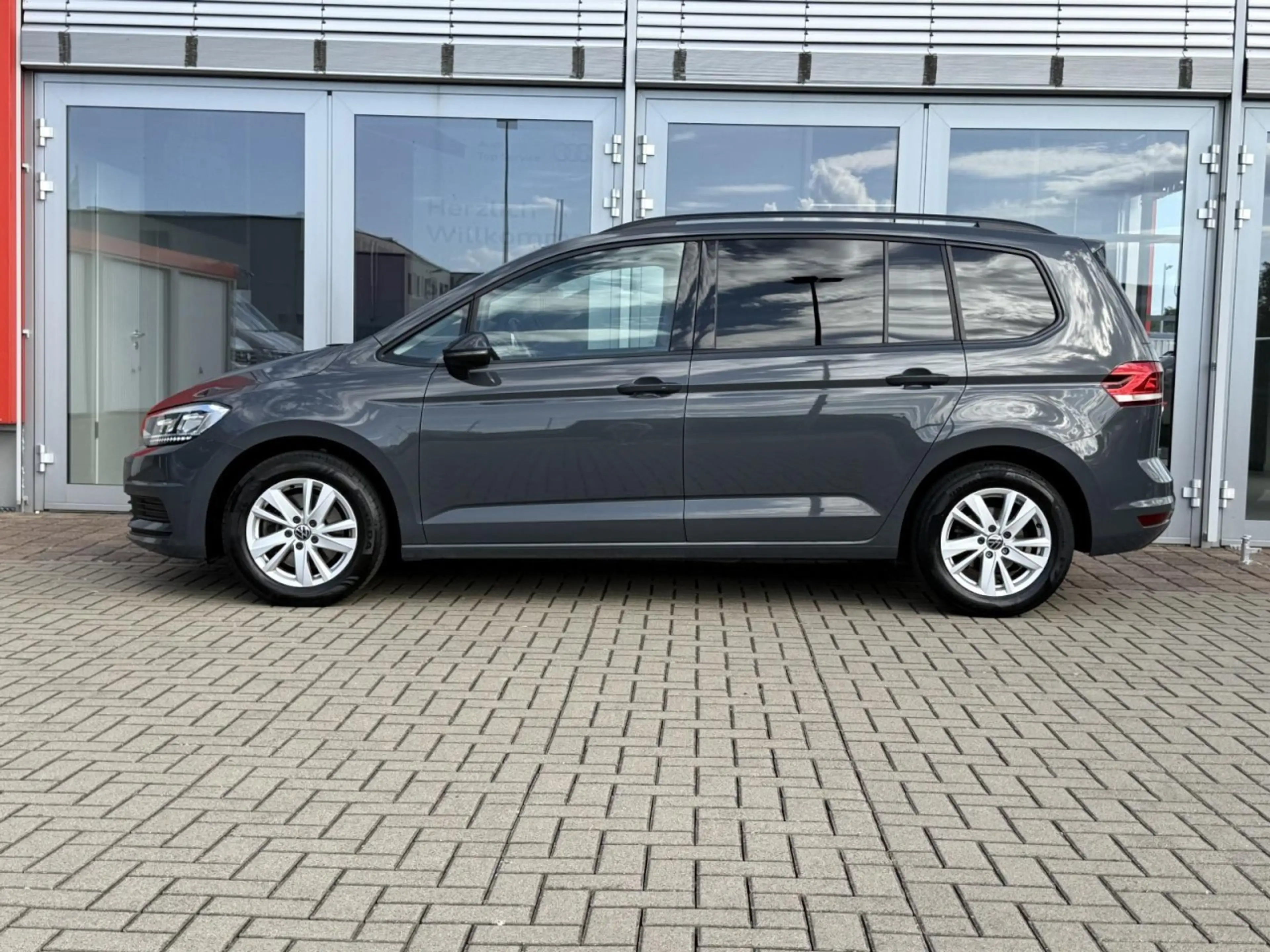 Volkswagen Touran Comfortline 1.5 TSI DSG AHK, APP, LED,ACC Klima — photo 2