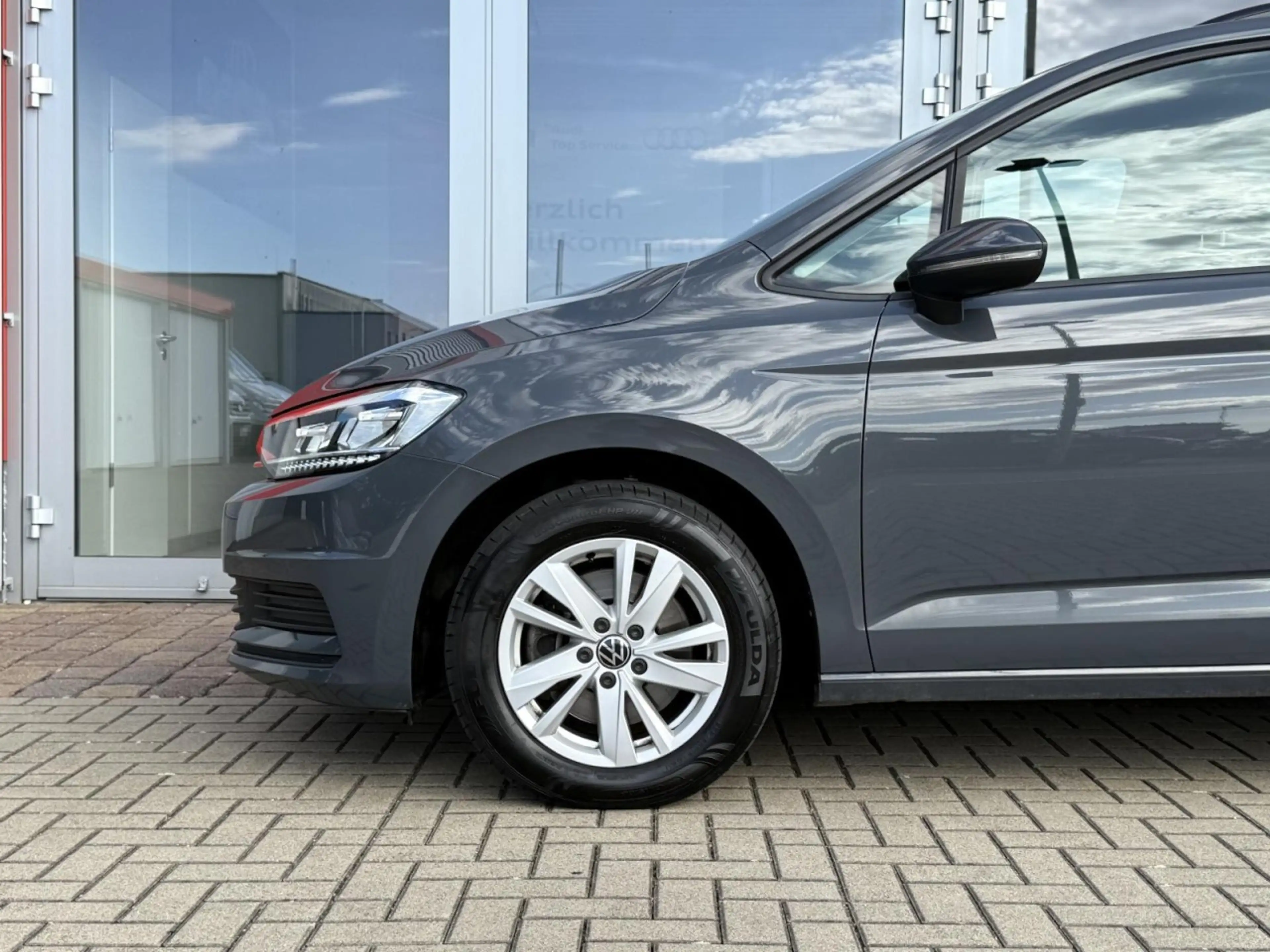 Volkswagen Touran Comfortline 1.5 TSI DSG AHK, APP, LED,ACC Klima — photo 6