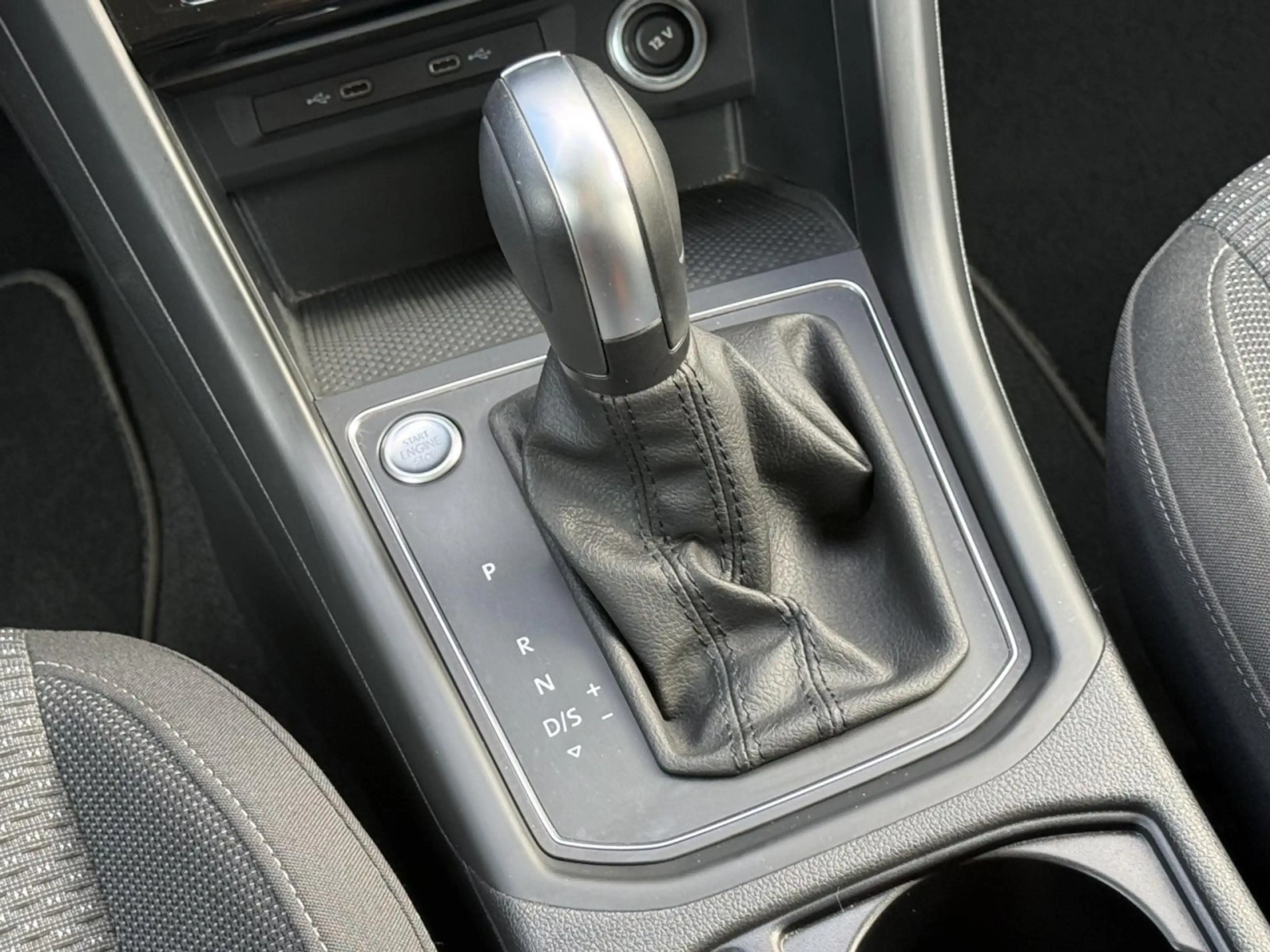 Volkswagen Touran Comfortline 1.5 TSI DSG AHK, APP, LED,ACC Klima — photo 13