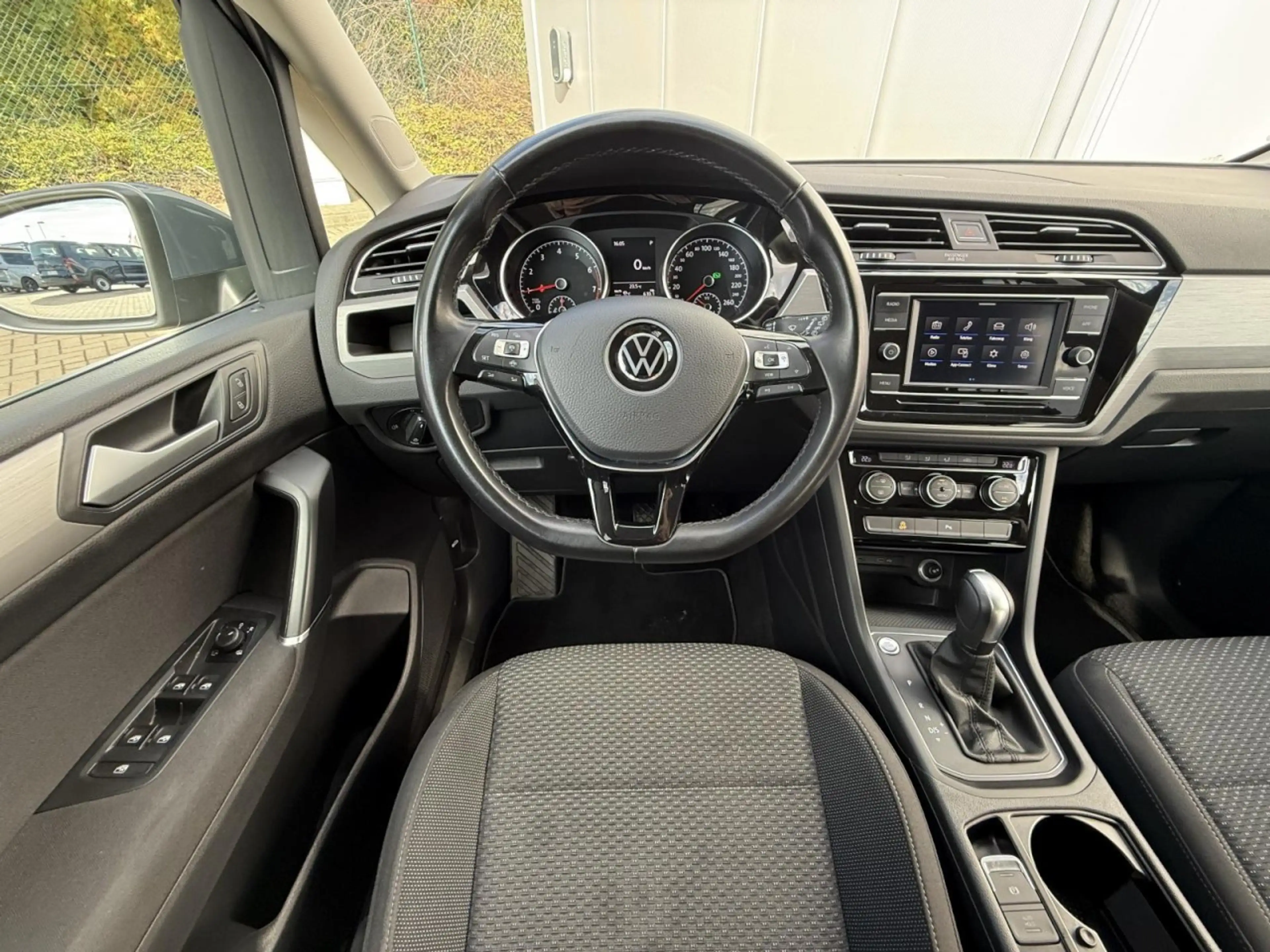 Volkswagen Touran Comfortline 1.5 TSI DSG AHK, APP, LED,ACC Klima — photo 8