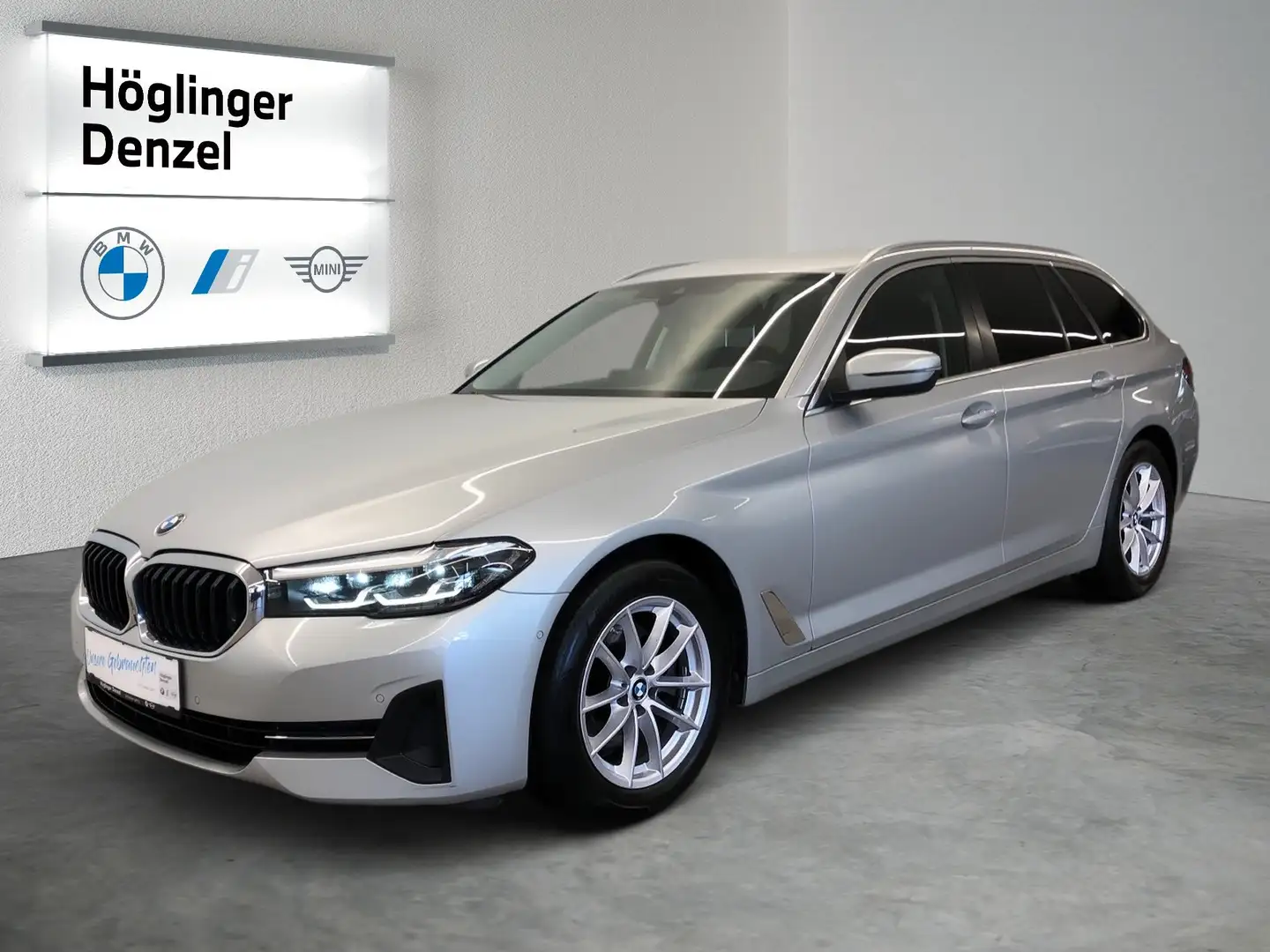 BMW 520 520d xDrive Gümüş rengi - 2