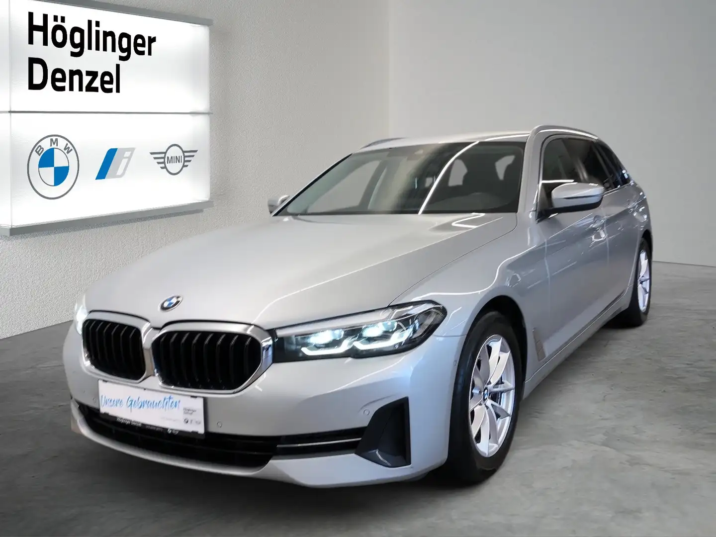 BMW 520 520d xDrive Gümüş rengi - 1