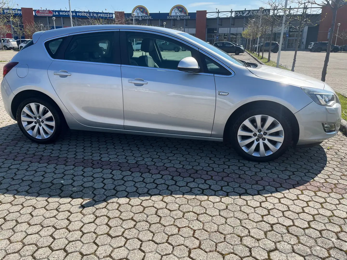 Opel Astra Astra IV 2010 5p 1.4 t Cosmo 140cv Argento - 1