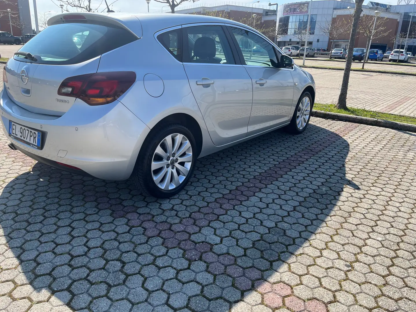 Opel Astra Astra IV 2010 5p 1.4 t Cosmo 140cv Argento - 2