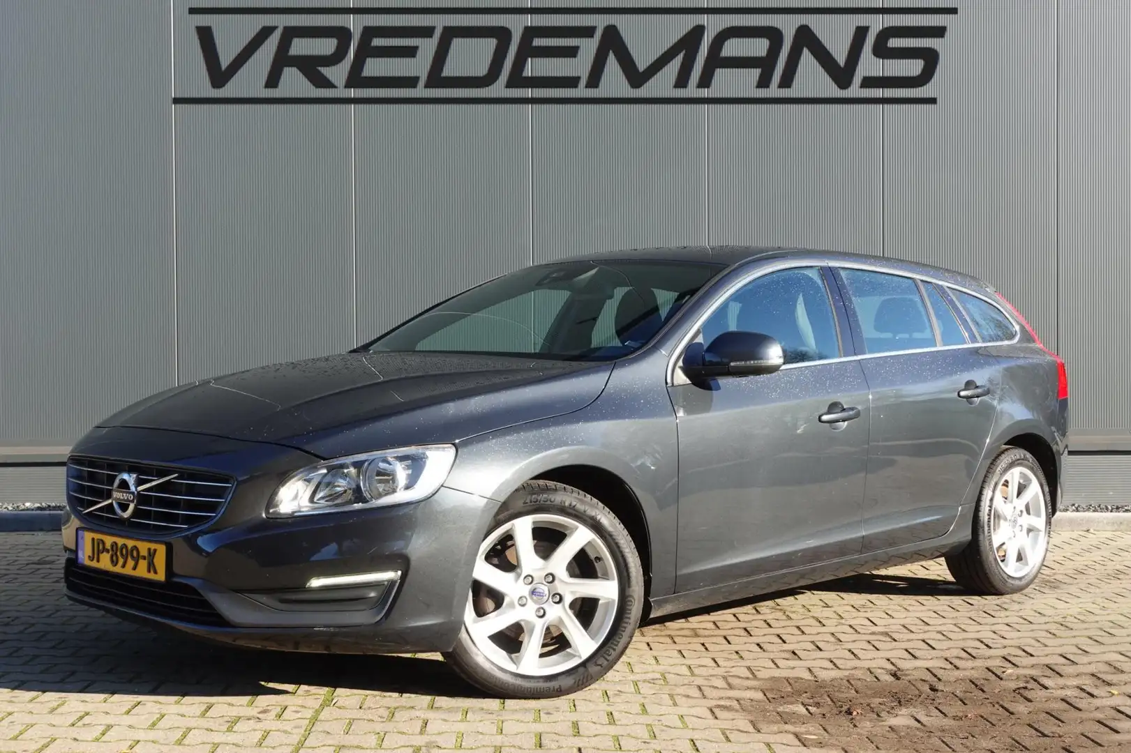 Volvo V60 1.6 D2 Kinetic Gris - 1